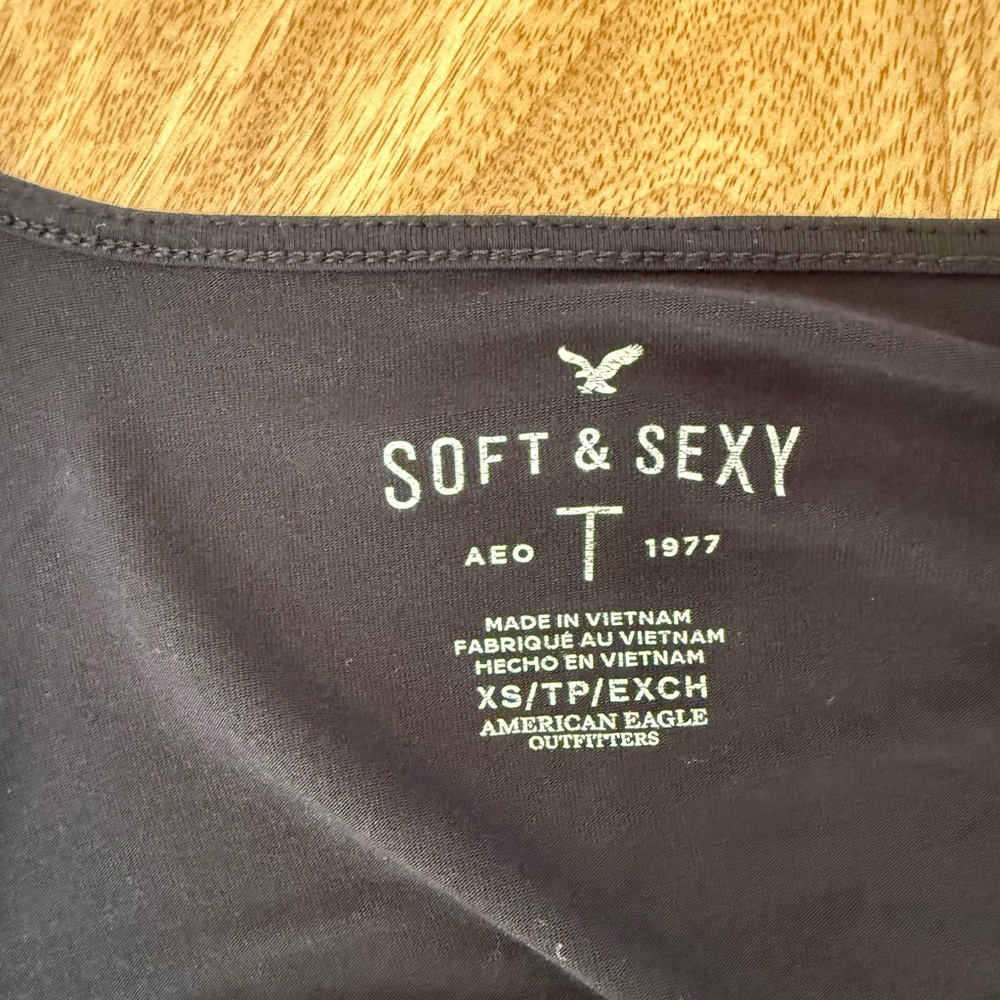 American Eagle Outfitters Black Draped V-Neck Long Sleeve Crop Top - Picture 6 of 6